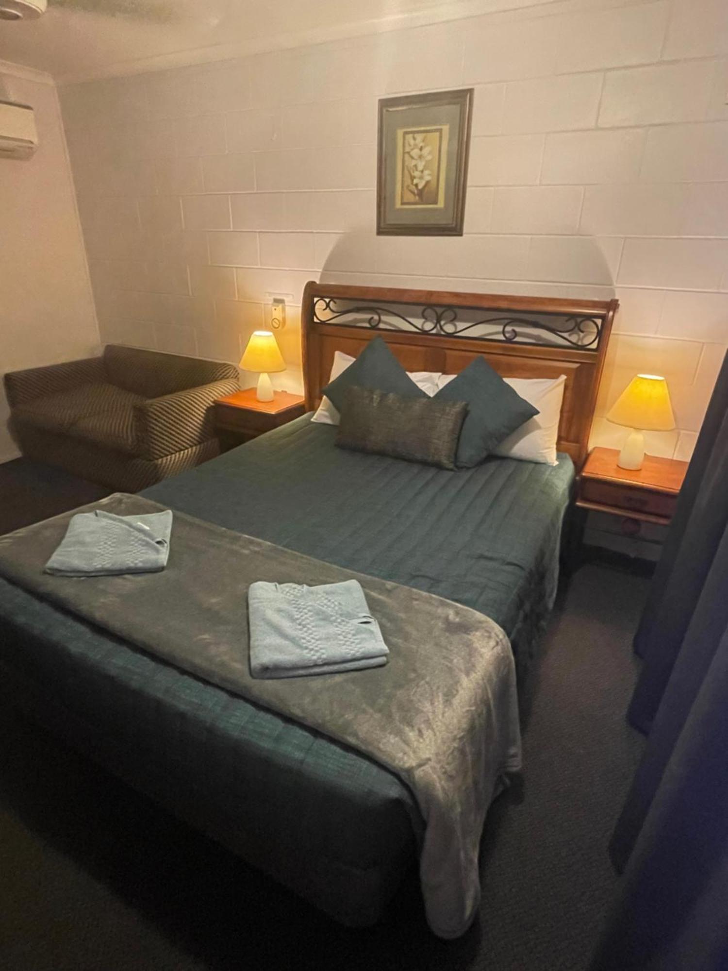 Warrego Motel Charleville Esterno foto