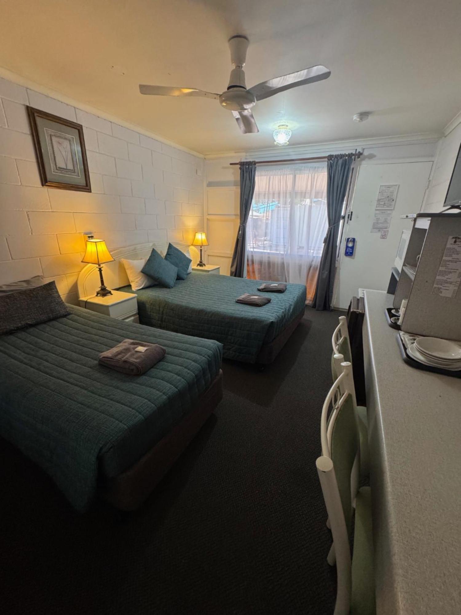 Warrego Motel Charleville Esterno foto